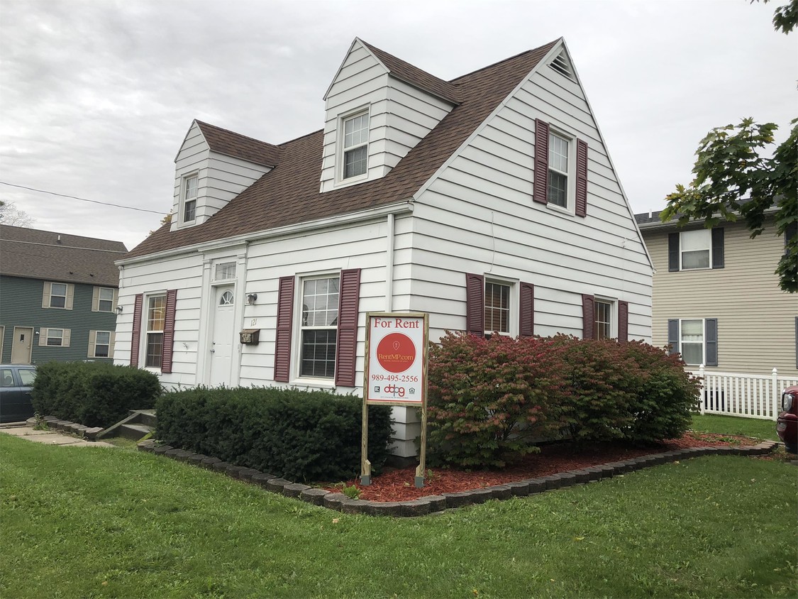 Primary Photo - 121 W High St