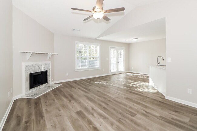 Foto del edificio - 731 Sugar Oak Ln