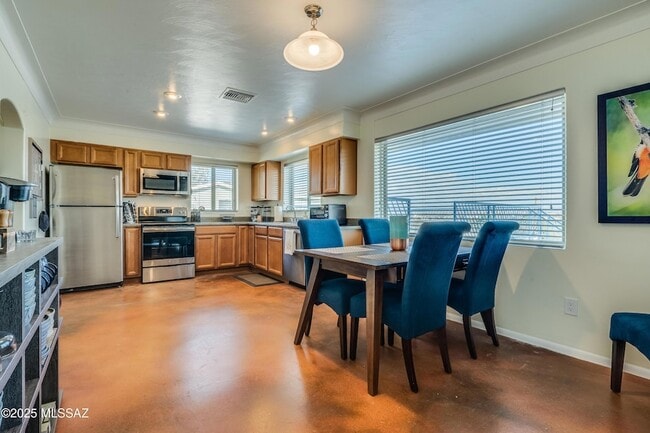 Building Photo - 40 N Bella Vista Dr