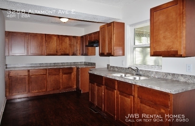 Building Photo - 3258 Altamont Ave E