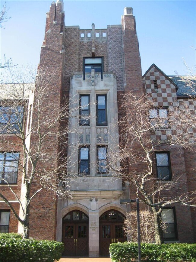 Foto del edificio - 65 McKinley Ave