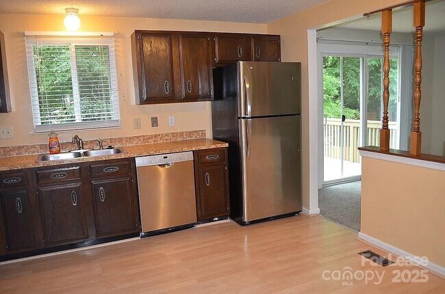 Foto del edificio - 634 Sweetgum Ln