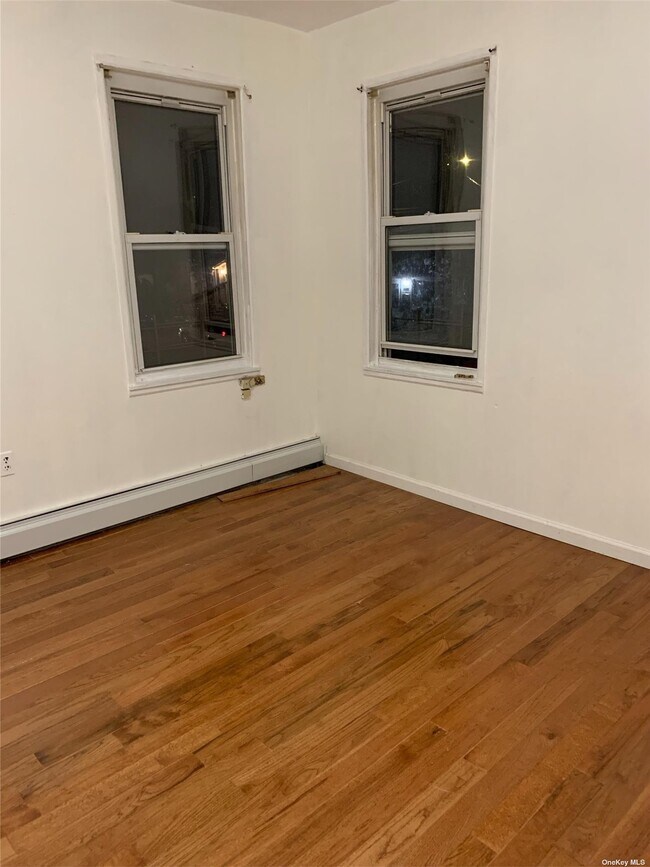 Foto del edificio - 107-02 Princeton St