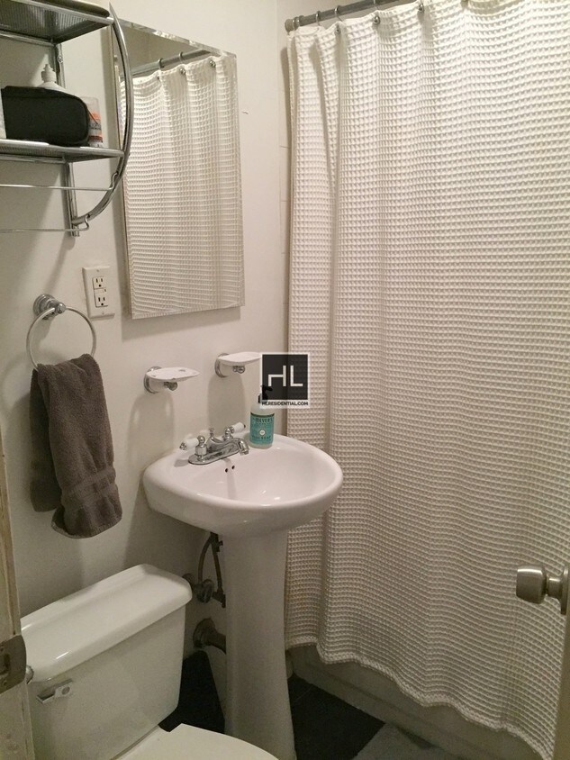 Building Photo - Pineapple Street