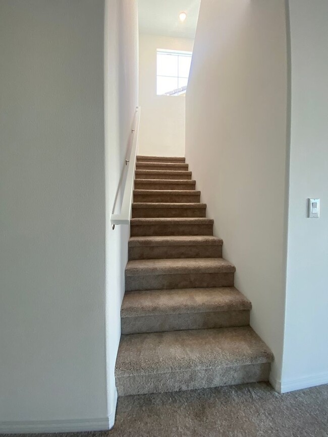 Building Photo - Like New Menifee 4 Bedroom Home