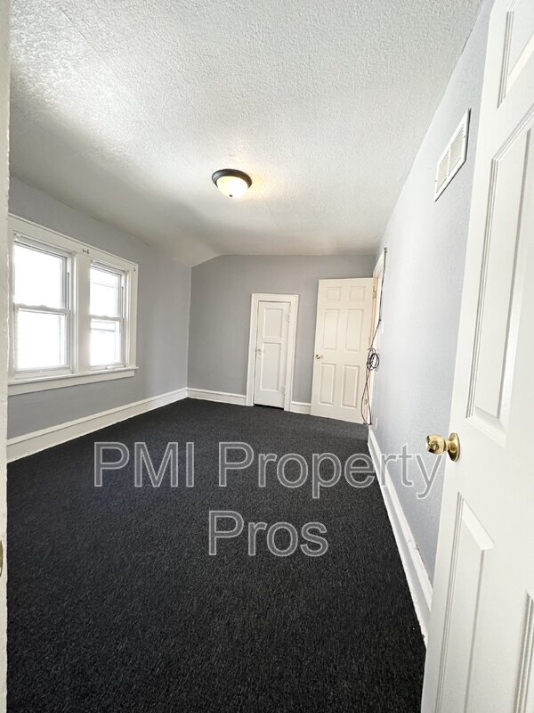 Building Photo - 3902 W Hope Ave
