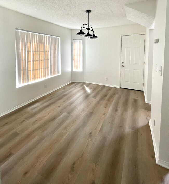 Building Photo - Mar Vista Apartments
