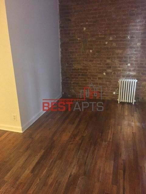 Building Photo - 220 E 29th St