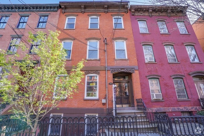 Building Photo - 245 4th St
