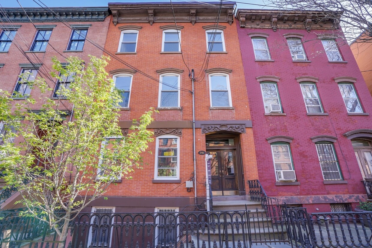 Primary Photo - 245 4th St