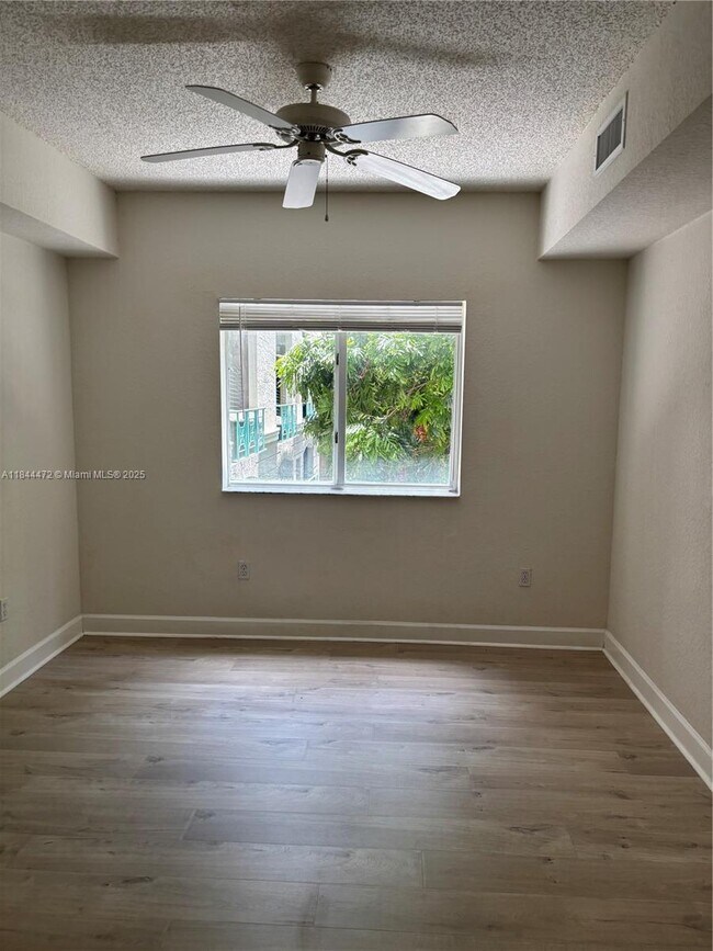Foto del edificio - 6001 SW 70th St
