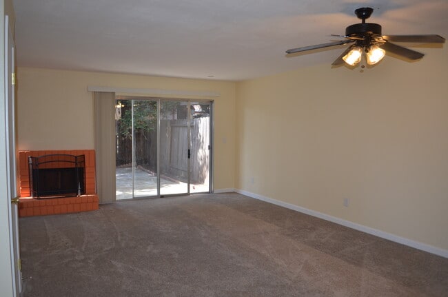 Building Photo - 759 Valley Green Dr