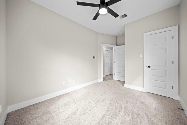 Foto del edificio - 929 Green Meadow Ln