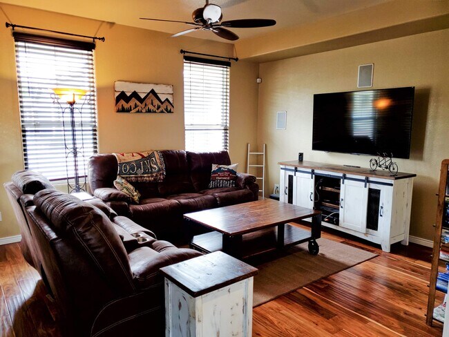 Foto del edificio - 6419 Silverwind Cir