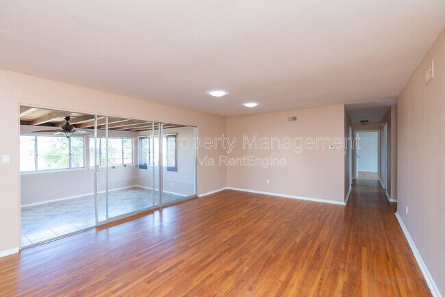 Foto del edificio - 3598 Ames St