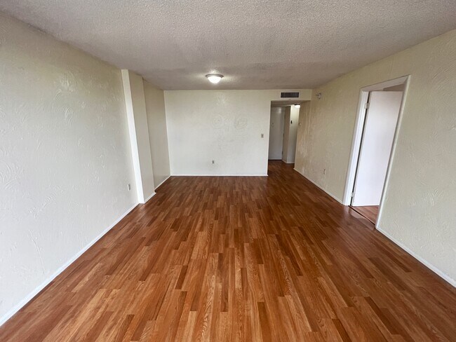 Building Photo - 15600 NW 7th Ave