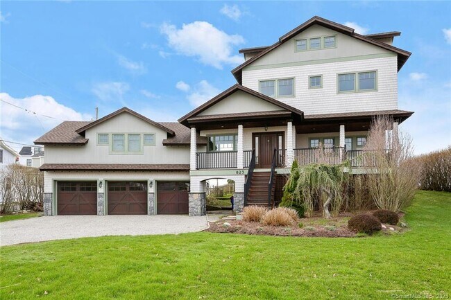 Building Photo - 825 Fairfield Beach Rd