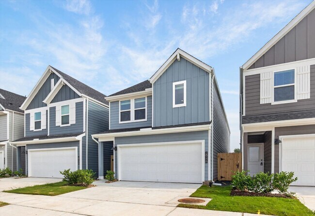 Building Photo - 28126 Meadowlark Sky Dr