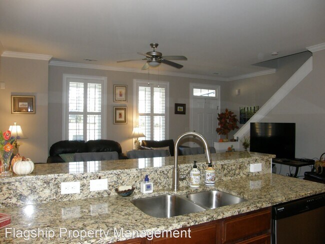 Building Photo - 3 br, 2.5 bath House - 33 Shadwell Street