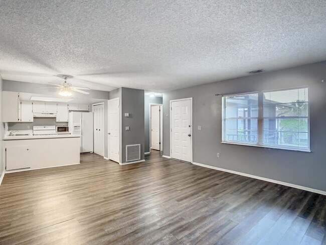 Building Photo - 158 Windtree Ln