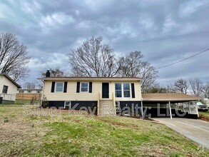 Building Photo - 206 Riggs St