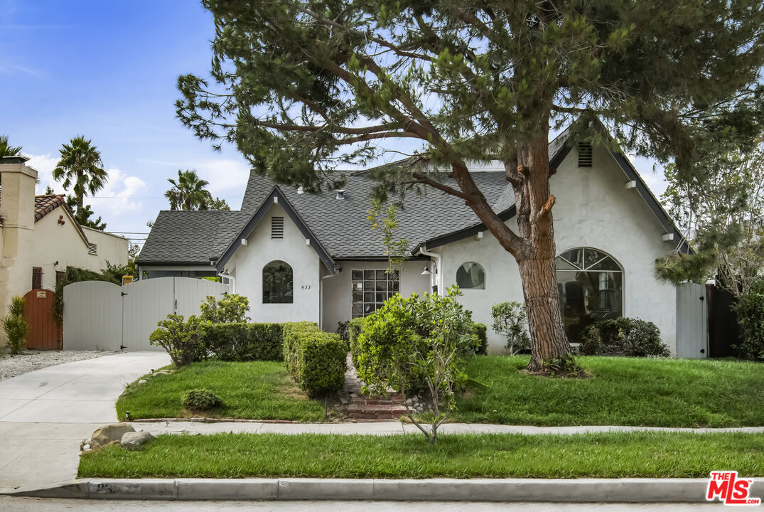 Foto principal - 833 Burnside Ave