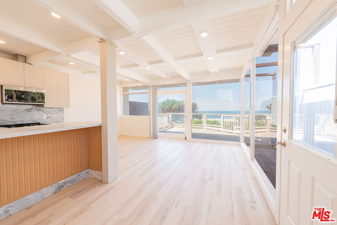 Foto principal - 7273 Birdview Ave