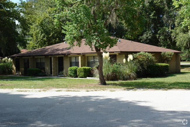 Building Photo - Pinewood Apartments II