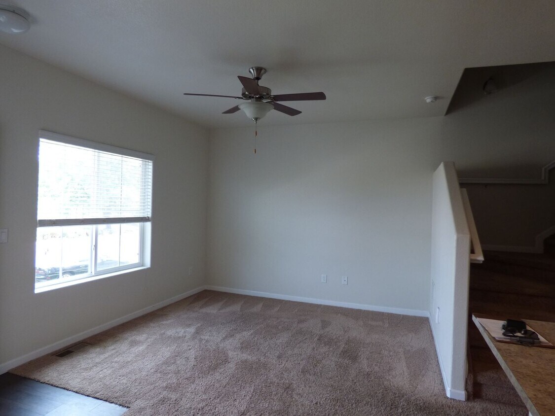 Primary Photo - Nice 2 Bedroom Townhome in Great Location