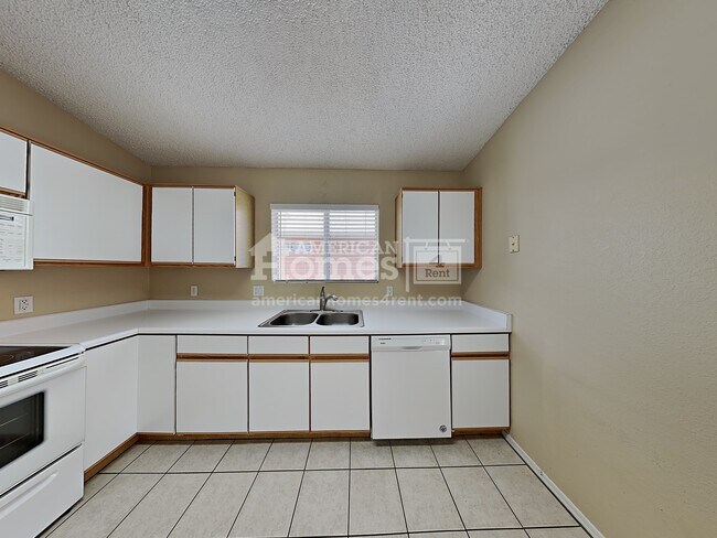 Foto del edificio - 9050 E Glenmont Dr