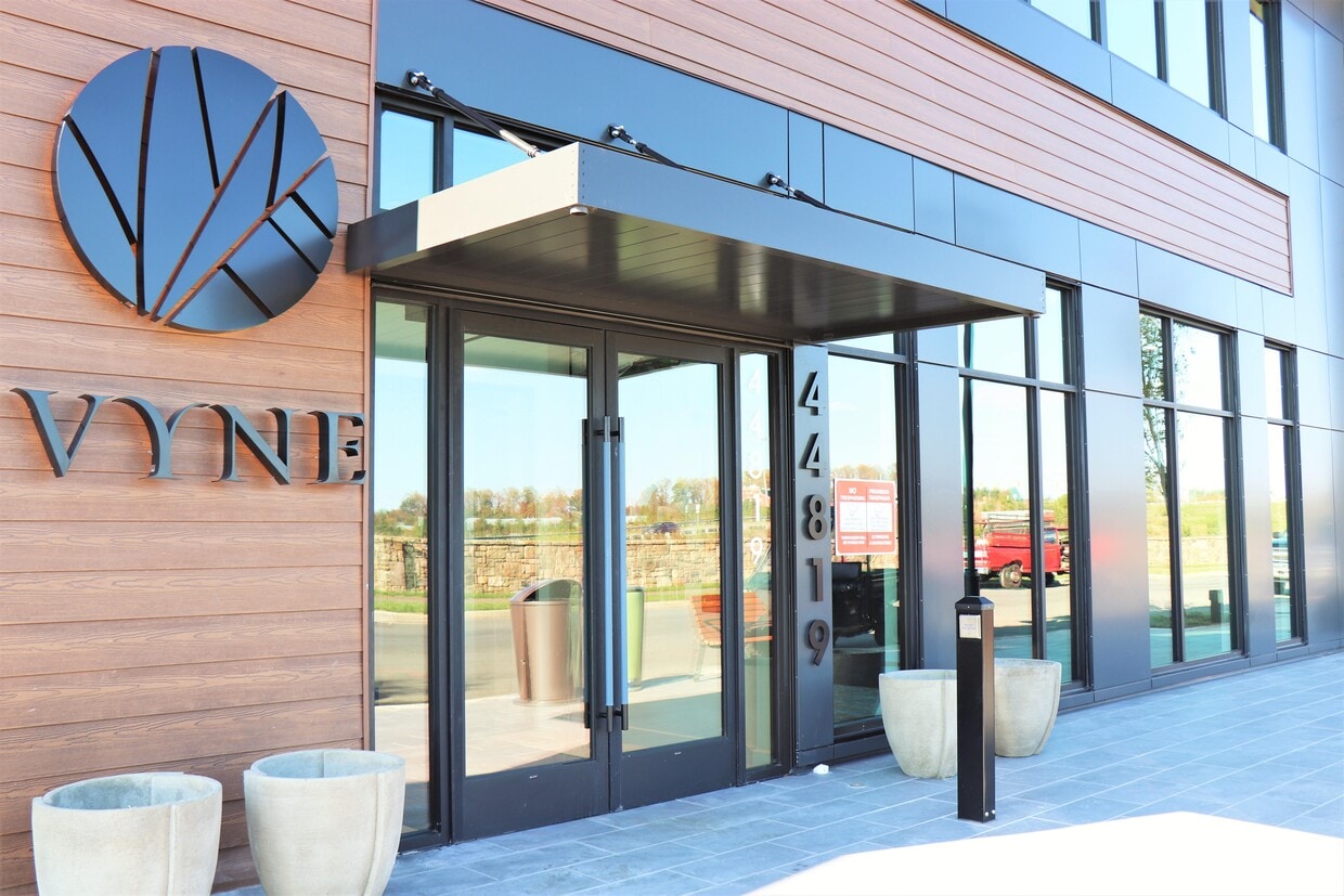 Vyne One Loudoun Townhomes for Rent Ashburn, VA