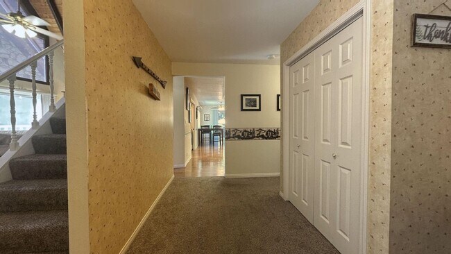 Foto del edificio - Price reduction!! Gorgeous 3 Bedroom 2 Bat...