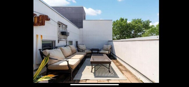 Foto del edificio - 4801 S Congress Ave