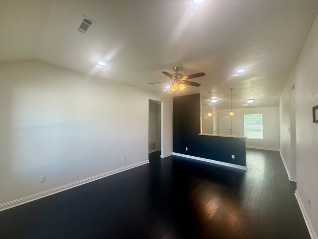 Foto del edificio - 1113 Meadows Edge Dr