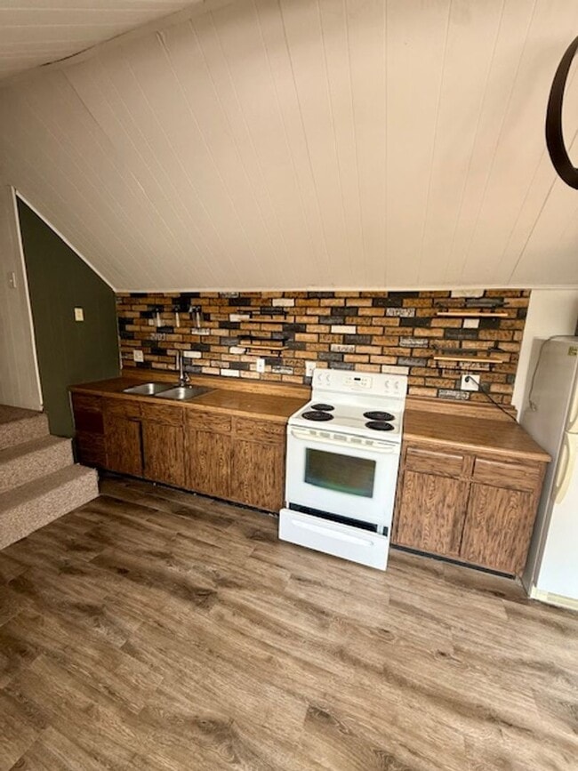 Foto del edificio - Studio Apartment for Rent – Steps from MSU!