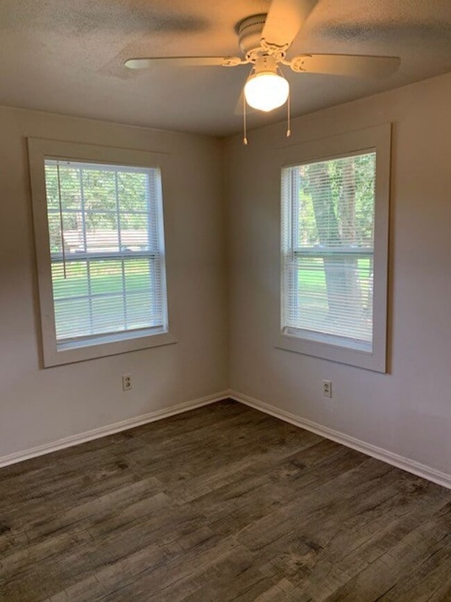 Building Photo - 1BD/1B Bungalow in N. Lowndes Co.