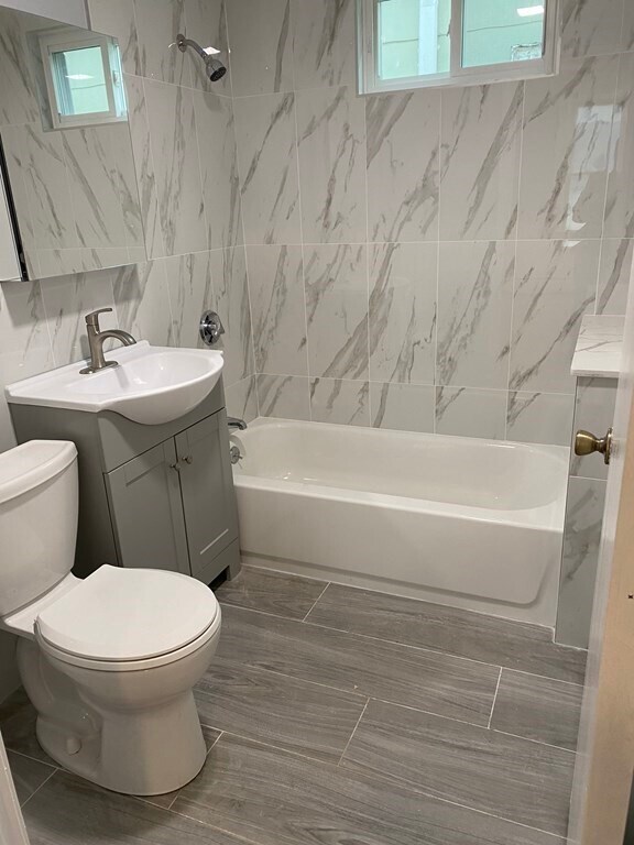 Foto del edificio - 688 E 7th St