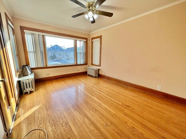 Foto del edificio - 5230 W Henderson St