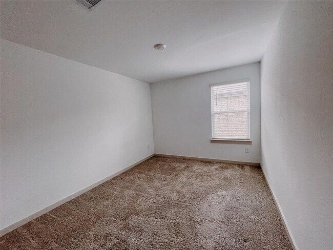 Foto del edificio - 8015 Black Forest Ln