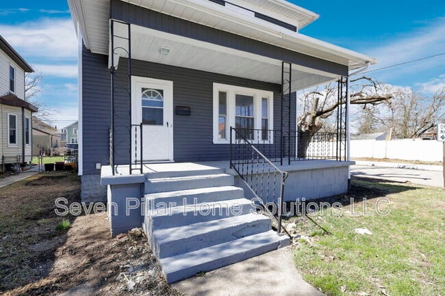 Building Photo - 121 S Terrace Ave