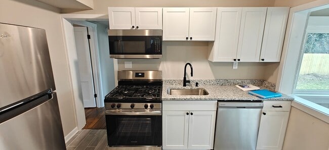 Photo - Renovated 4 bedroom cape with large fence yard House