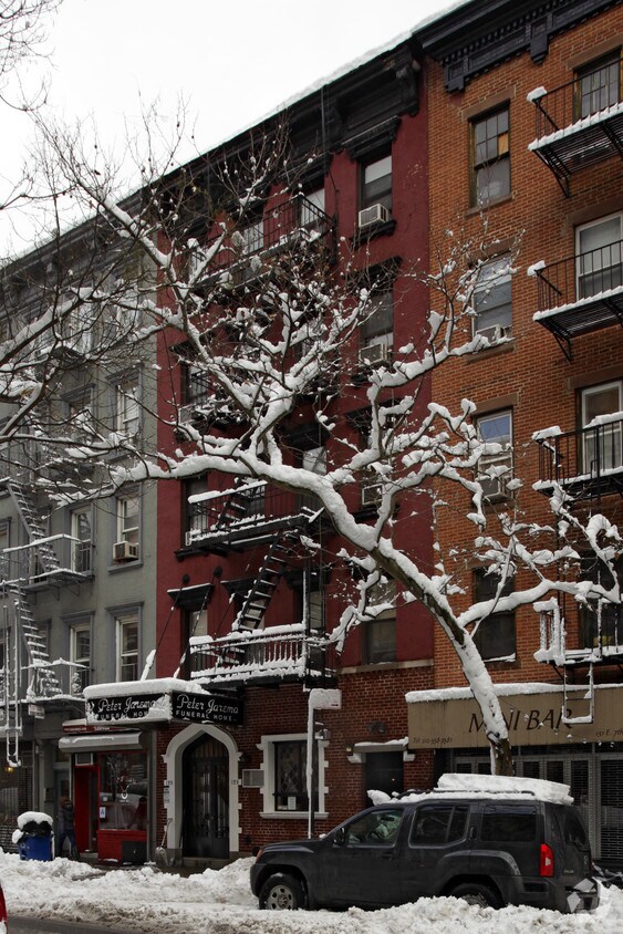 Building Photo - 129 E 7th St
