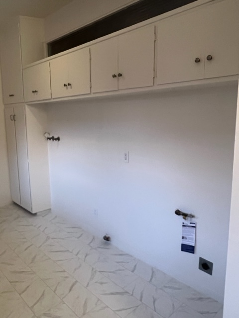 Kitchen - appliance wall - 6340 W 79th St