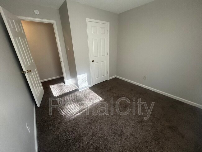 Foto del edificio - 213 Poplar St