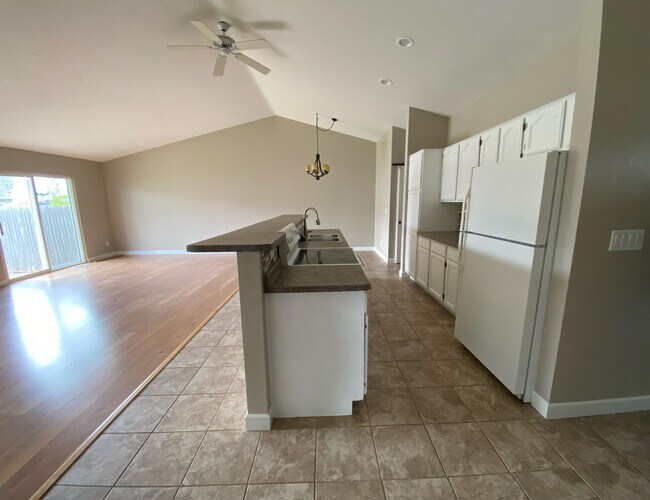 Building Photo - 1256 Crown Ct