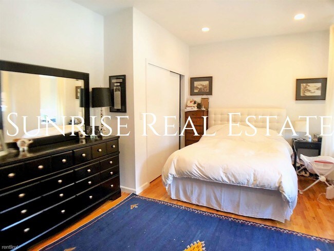 Building Photo - 2 br, 1 bath  - 739 Union St 4