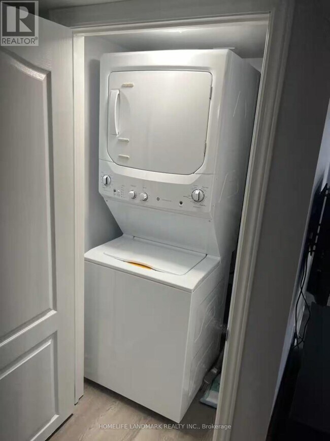 Photo du bâtiment - 794 Biggar Heights