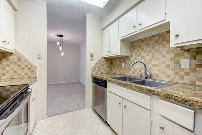 Foto del edificio - 14515 Wunderlich Dr