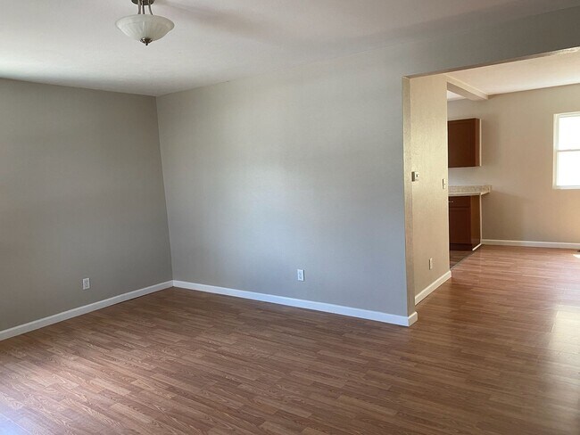 Building Photo - Newly Remodeled 2 Bedroom 1 Bath with Base...