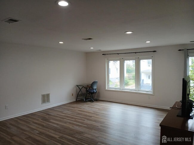 Building Photo - 71 Redmond St